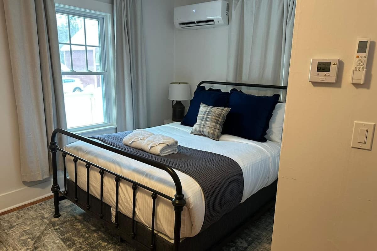 Executive Room, 2 Bedrooms, Non Smoking, Kitchenette | Premium bedding, free WiFi, bed sheets