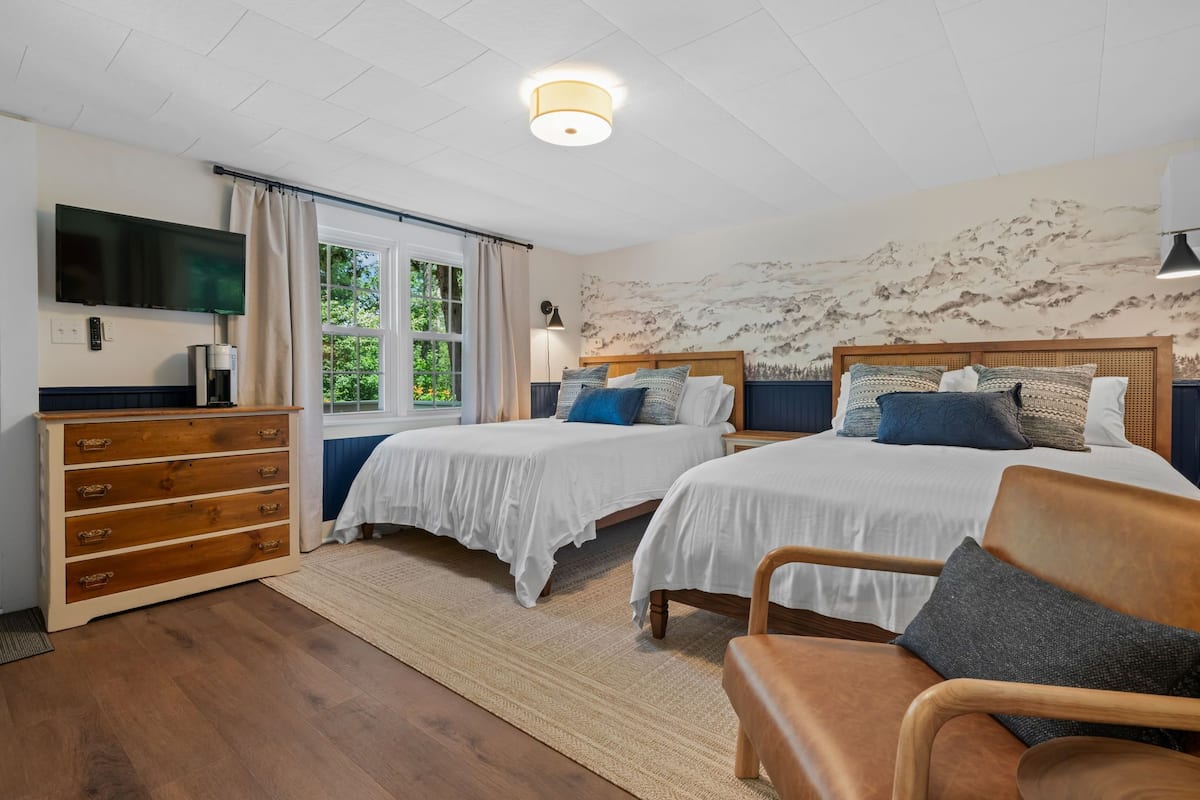 Standard Room, 2 Queen Beds, Non Smoking, Balcony | Premium bedding, free WiFi, bed sheets