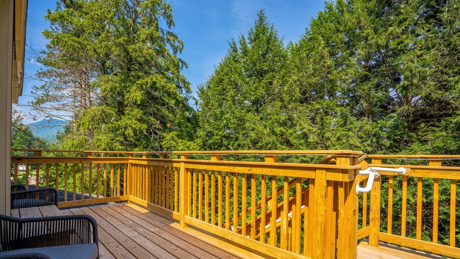 The Aurora Inn & Cottages