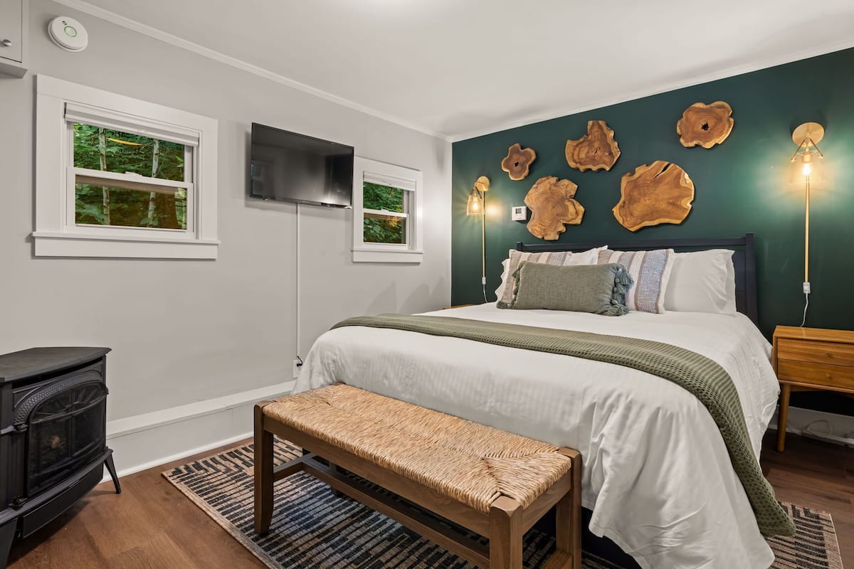 Standard Room, 1 Queen Bed, Non Smoking | Premium bedding, free WiFi, bed sheets