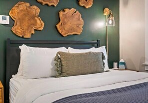 Standard Room, 1 Queen Bed, Non Smoking - The Aurora Inn & Cottages (Bartlett)