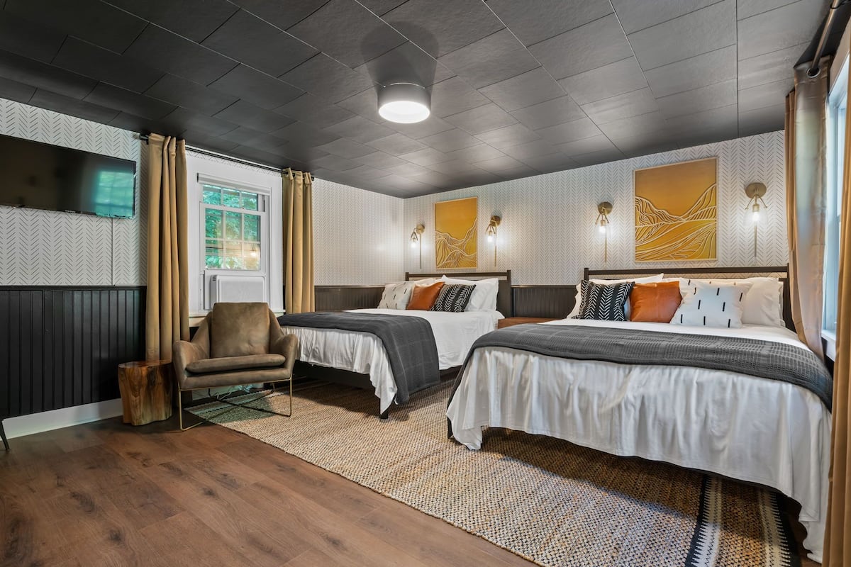 Standard Room, 2 Queen Beds, Non Smoking, Balcony | Premium bedding, free WiFi, bed sheets