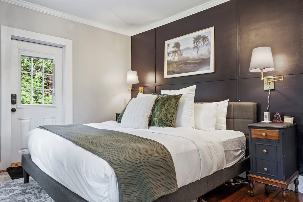 Classic Room, 1 King Bed, Non Smoking, Mountain View | View from room
