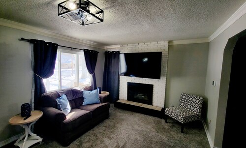 Updated Higgins Cottage w/ AC - Walking Distance to Higgins & Boat Parking