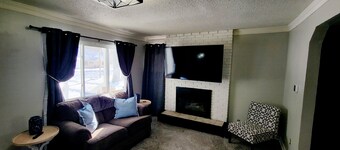Updated Higgins Cottage w/ AC - Walking Distance to Higgins & Boat Parking