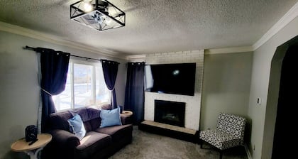 Updated Higgins Cottage w/ AC - Walking Distance to Higgins & Boat Parking