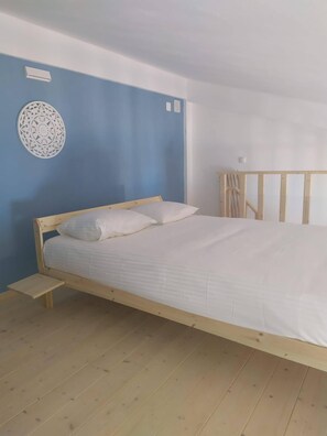 Comfort-Apartment, Terrasse, Poolblick | 1 Schlafzimmer, Minibar, individuell eingerichtet, Verdunkelungsvorhänge