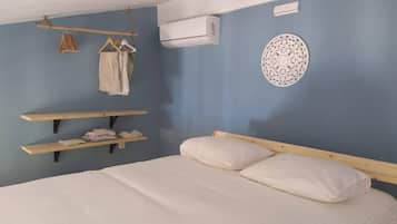 คอมฟอร์ทอพาร์ทเมนท์, ลานระเบียง, วิวสระว่ายน้ำ | 1 ห้องนอน, มินิบาร์, ตกแต่งพิเศษโดยเฉพาะ, ผ้าม่านกันแสง