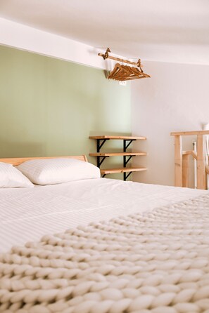 Basic Apartment, Patio, Pool View | 1 bilik tidur, bar mini, dilengkapkan perabot secara berasingan