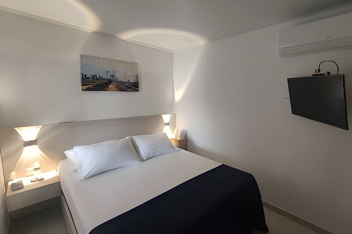 Apartment | 1 bedroom, blackout drapes, iron/ironing board, WiFi (free)