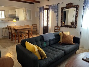 Smart TV, livros, biblioteca musical