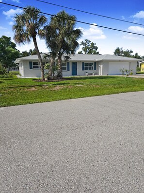 Exterior - Dockside Delight - 4 minutes to beach (Englewood)