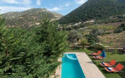 Villa with pool and big garden