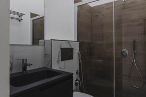 Shower, hair dryer, towels, soap - 1 Bedroom Private vacation home in Palermo (Palermo)