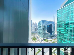 Balcony - Stunning Apartment With Balcony & Amazing Views (Dubai)