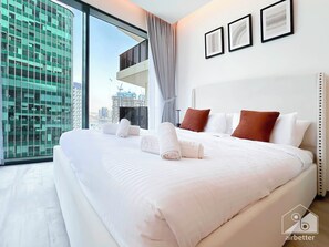 Iron/ironing board, free wired internet, bed sheets - Stunning Apartment With Balcony & Amazing Views (Dubai)