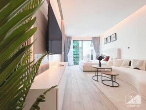 Living room - Stunning Apartment With Balcony & Amazing Views (Dubai)