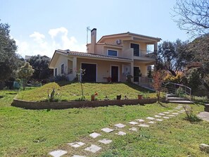 Exterior - Villa Alexandra Rio Patra with wonderful garden, calmness and very close to sea. (Agios Vasileios)