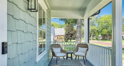 The Station on Franklin in charming Pella! Comfortable updated bungalow