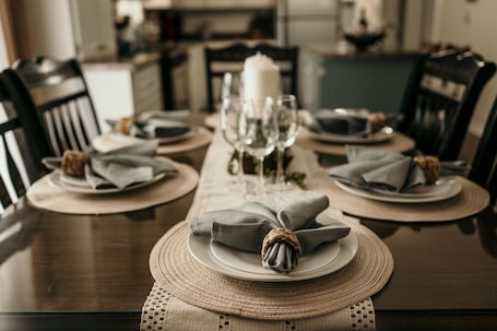 Dining. The Urban Oasis