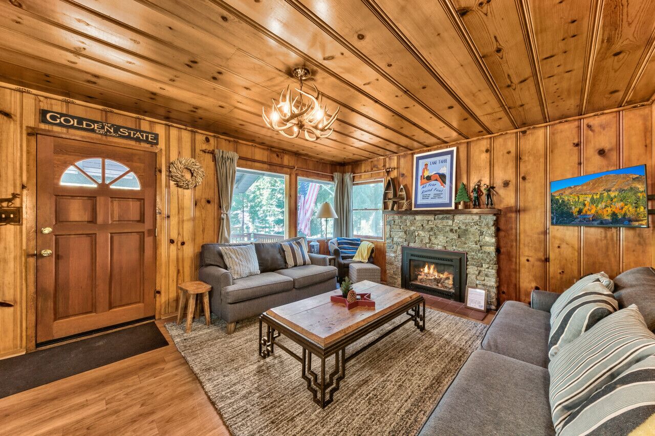 Cozy living room with gas fireplace.