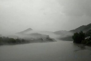 صورة غير مصنفة، 3 من 10، زرّ