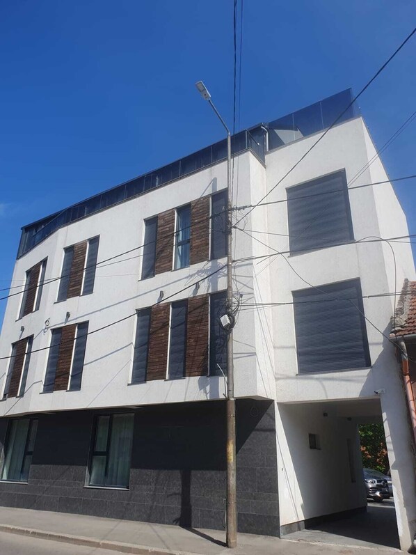 Front of property - ALIVE Hotel (Oradea)