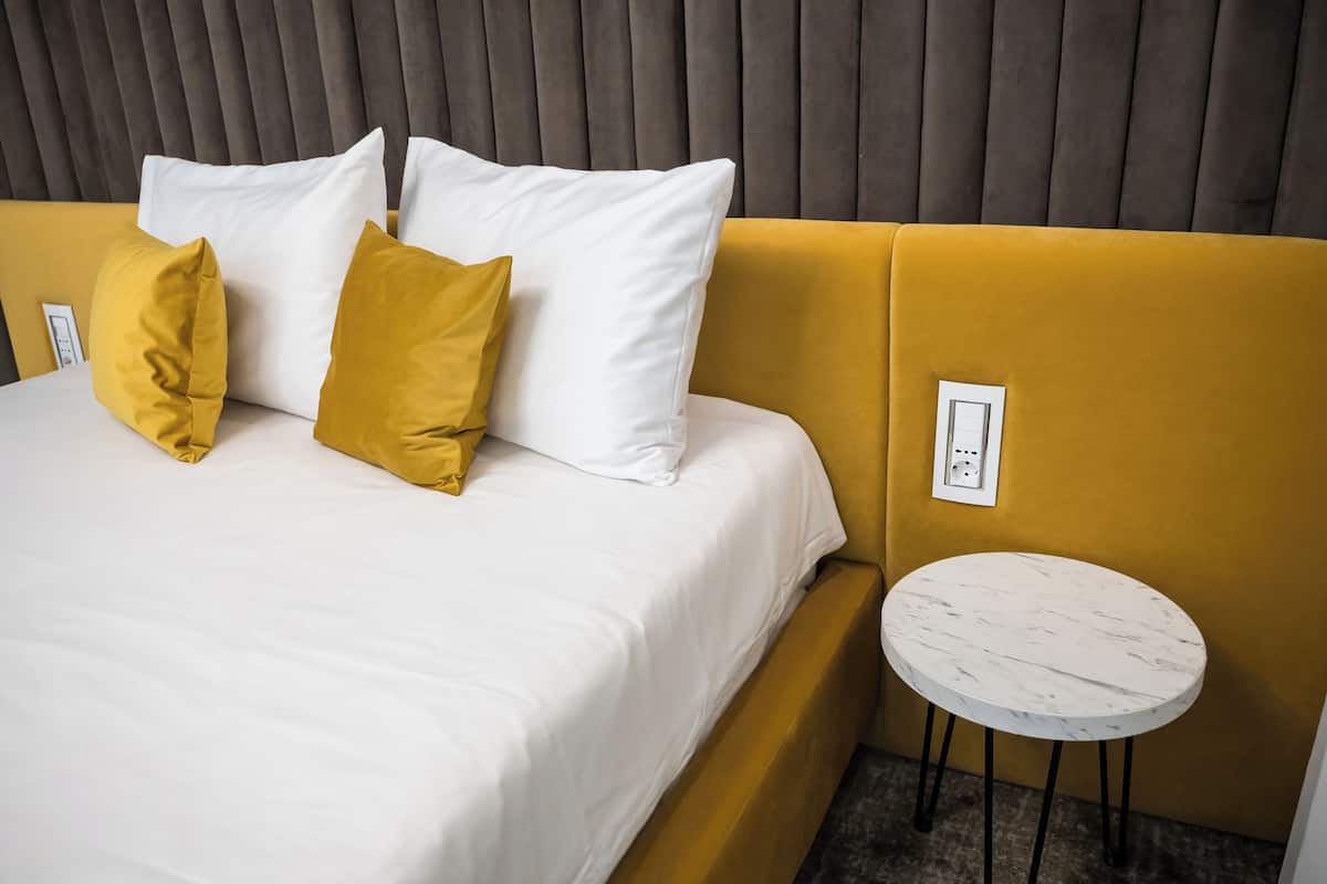 Quarto casal luxo, vista para a cidade | Roupas de cama de algodão egípcio, roupas de cama premium, frigobar