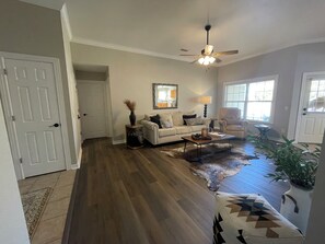 Smart TV - Faytown Cozy! 4 miles to UofA and DT Fayetteville  (Fayetteville)