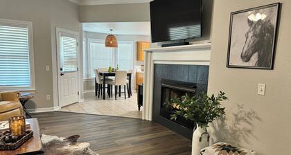 Faytown Cozy! 4 miles to UofA and DT Fayetteville
