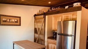 Dining - Oakley`s Oasis - Honeymoon Suite (Paonia)