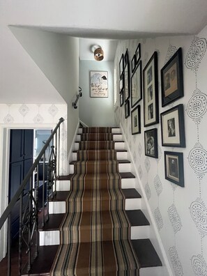 Interior - Cozy charmer walking distance to ND! Plenty of driveway and street parking. (South Bend)