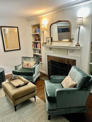 Interior - Cozy charmer walking distance to ND! Plenty of driveway and street parking. (South Bend)