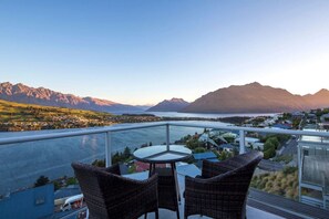 Property grounds - Remarkable Lookout | Fantastic location | Spacious stand-alone home (Queenstown)