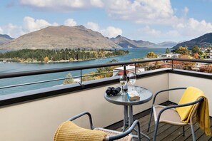 Outdoor dining - Swallowdale | A home away from home, close to town (Queenstown)
