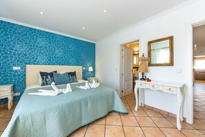 4 dormitorios, tabla de planchar con plancha, wifi gratis y ropa de cama