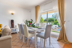 Dining - Villa Sesmarias in Carvoeiro with 4 bedrooms, 3 bathrooms & private pool (Carvoeiro)