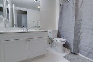 Comfort Apartment, 2 Bedrooms, Balcony, City View | Bathroom | Combined shower/bathtub, rainfall showerhead, hair dryer, towels