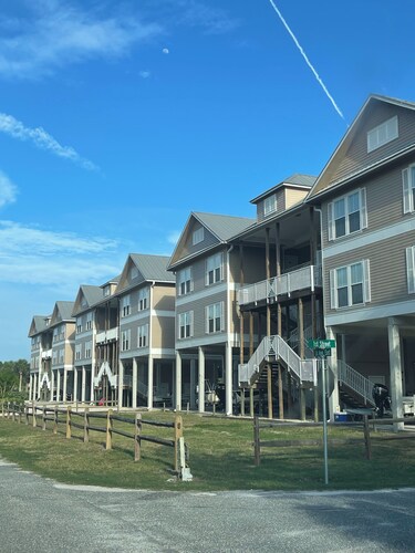 Gulfside view condo in Horseshoe Beach for you and your family to enjoy!