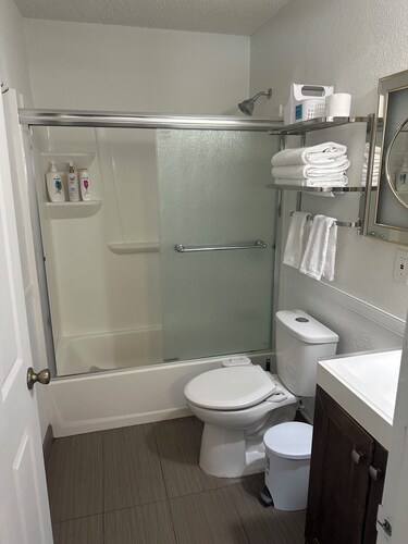 An elegant, fully furnished guest house for 2-4 guest in San Diego 