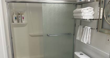 An elegant, fully furnished guest house for 2-4 guest in San Diego