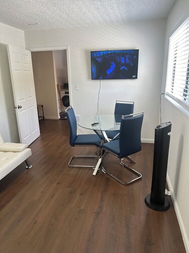 An elegant, fully furnished guest house for 2-4 guest in San Diego 