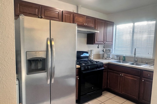 Geladeira, fogão, cooktop, cafeteira/chaleira