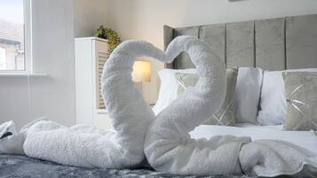 5 bedrooms, iron/ironing board, WiFi, bed sheets