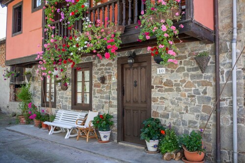Descubre la Tranquilidad en La Aldea: Tu Refugio con Vistas a la Montaña