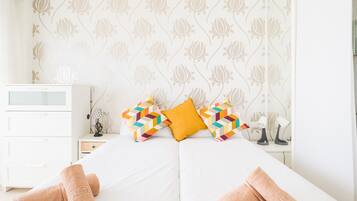 1 slaapkamer, een strijkplank/strijkijzer, gratis wifi, beddengoed