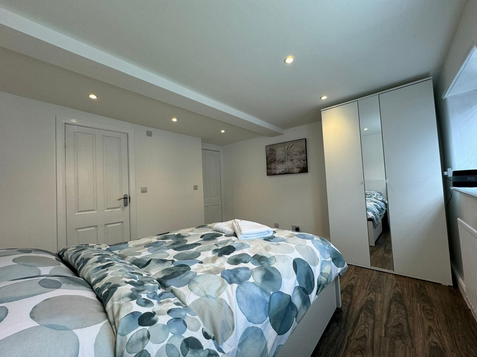 3 bedrooms, bed sheets