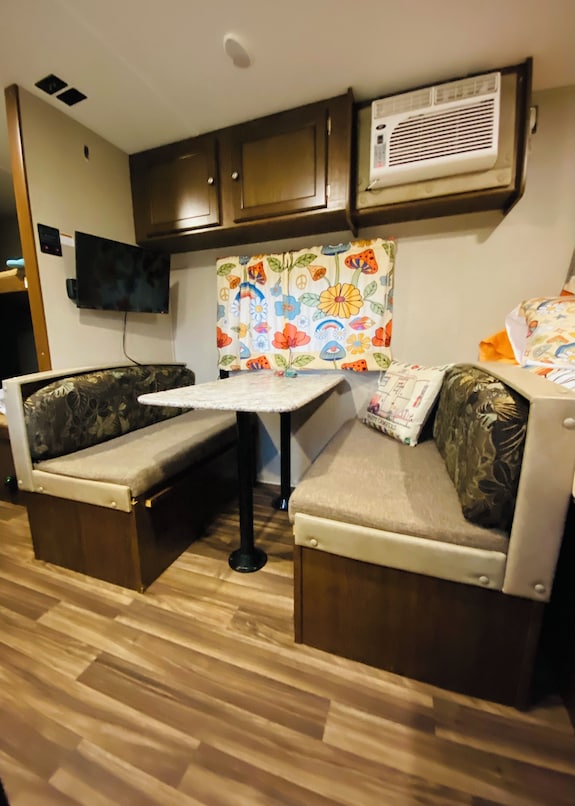 Hideout In The Highlands 15min From Skyline Trail Walking Distance From Sunsets - 노바스코샤