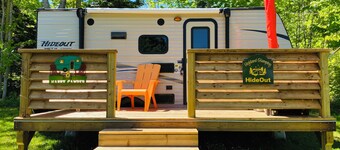 HideOut in The Highlands 
15min from Skyline Trail
Walking distance from Sunsets