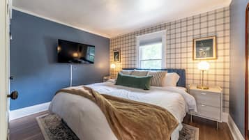 5 bedrooms, desk, iron/ironing board, free WiFi
